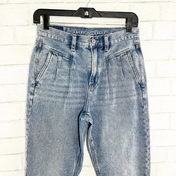American Eagle Distressed Wash High Rise Mom Jeans Women's Size 4 - Picture 2 of 6